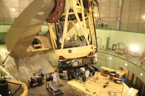 My colleagues (Guy Perrin on the far left, Elsa Huby and Takayuki Kotani on the platform) working on getting ready the FIRST prototype for the first Night (July 24-25)